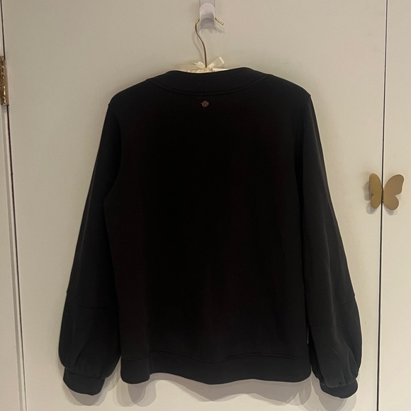 CALIA black sweatshirt with subtle bell sleeves - Picture 2 of 4